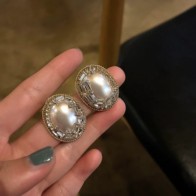 Elegant Female Online Influencer Hot Design Pearl Earrings